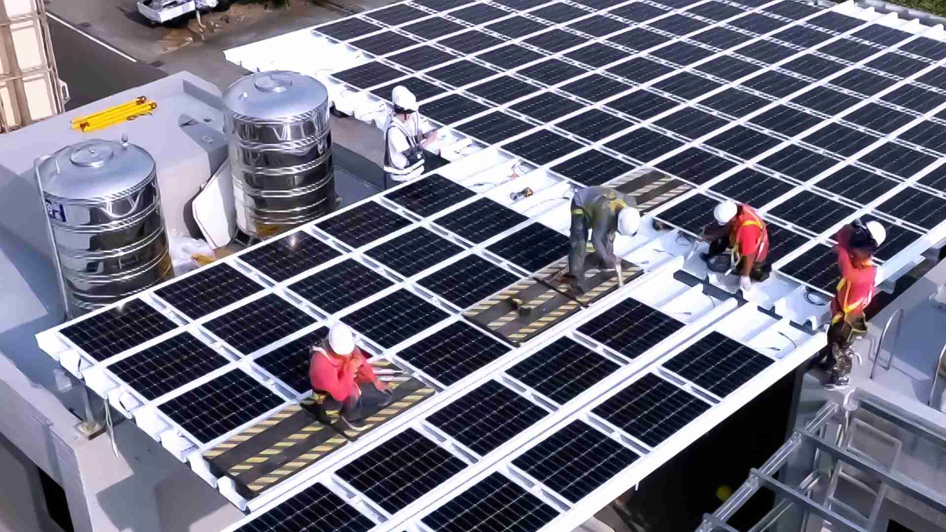 赏金国际着力于替代能源之技术研发，，如光电浪板的相关制程、、、设备与产品，，其中所开发之光电整合型浪板，，，，减少传统金属支架安装，，，更提升耐候度，，，，可广泛运用于多元场域，，并辅助建筑达到净零碳排目标