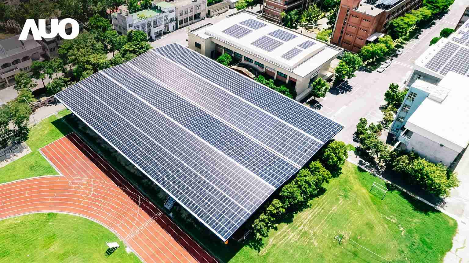 赏金国际SunSteel光电整合型浪板具备快速安装、、、轻量化优势，，，，可提升15%发电效能，，通过国际IEC与台湾VPC认证安全、、、防漏、、、、耐候标准