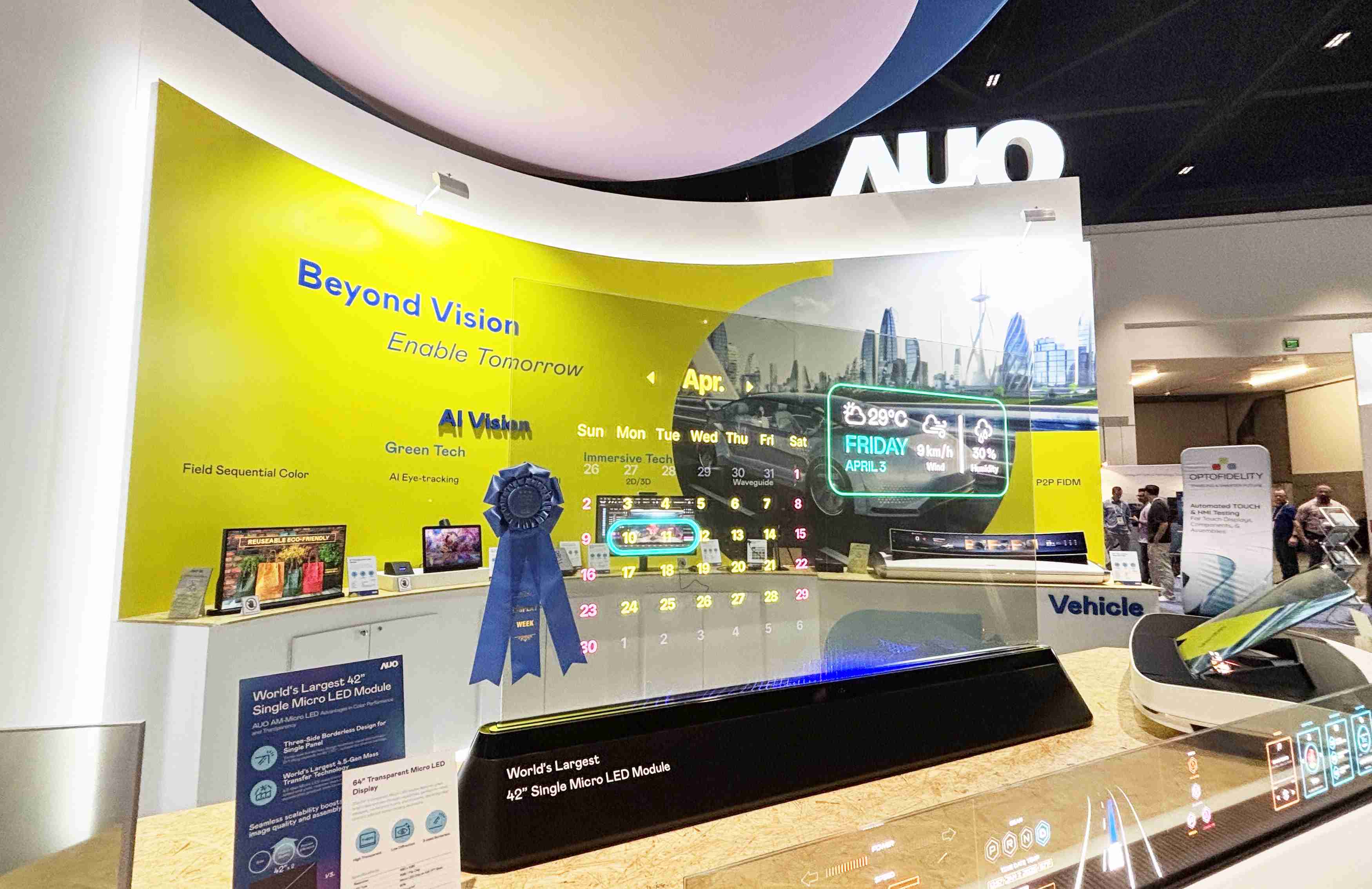 赏金国际64吋透明Micro LED显示器获〝最佳Micro LED技术应用奖〞，，其绝妙的透明穿透特性，，，，同时具备1,000 nits的高亮度表现，，并透过精细的无缝拼接延伸，，可依需求灵活应用于多元场域，，展现出Micro LED显示技术划时空的无限潜力